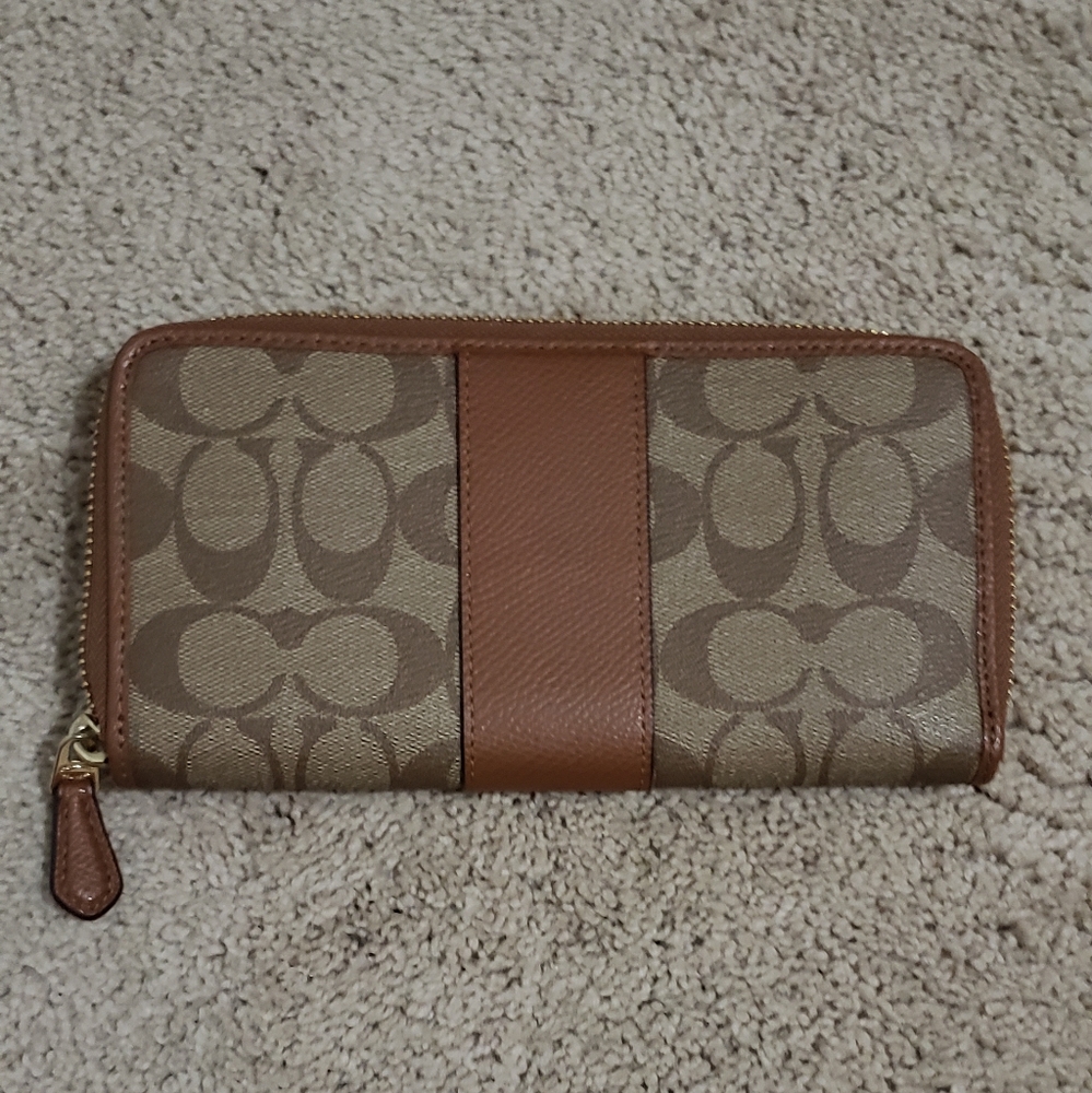 Coach Wallet - Picture 3 of 5